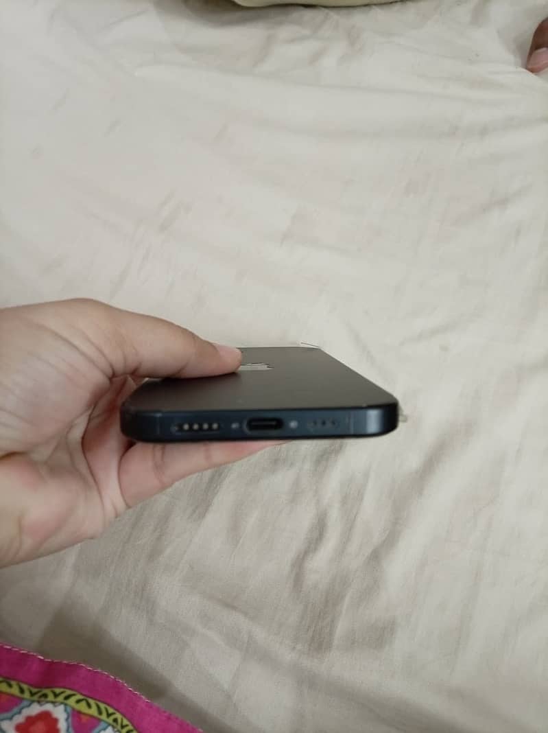 Apple iPhone 16 2