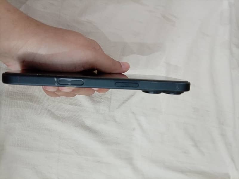 Apple iPhone 16 4