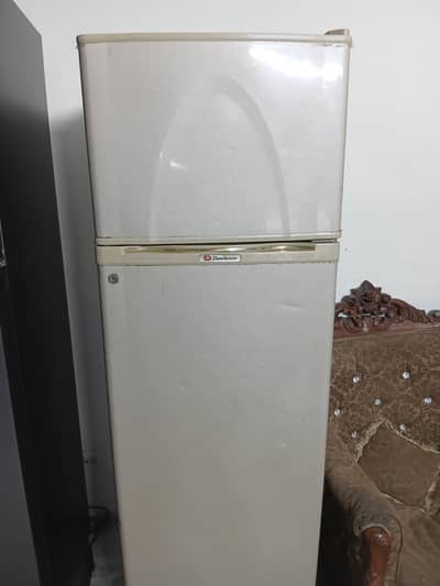 dawlance medium size fridge
