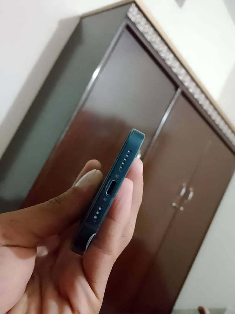 Apple iPhone 13 3