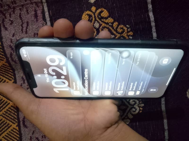 Apple iPhone 11 4