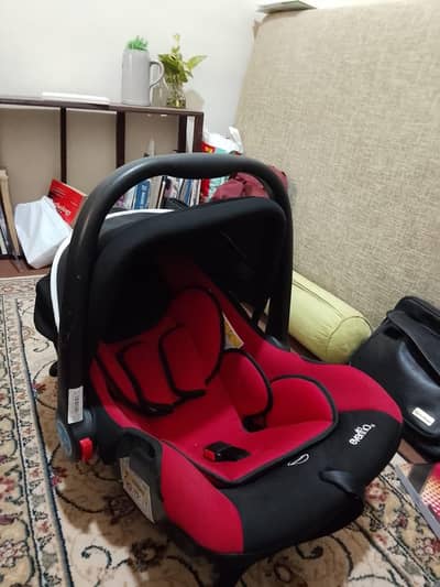 baby carry cot/car seat 10/10