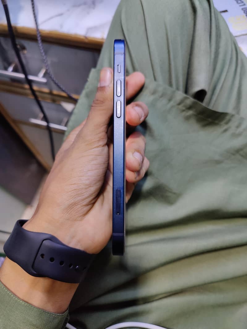 Apple iPhone 12 1