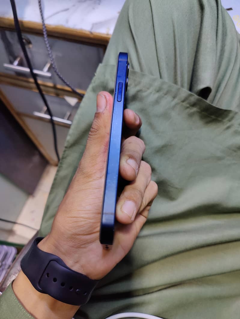 Apple iPhone 12 2
