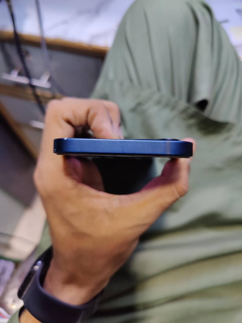 Apple iPhone 12 3