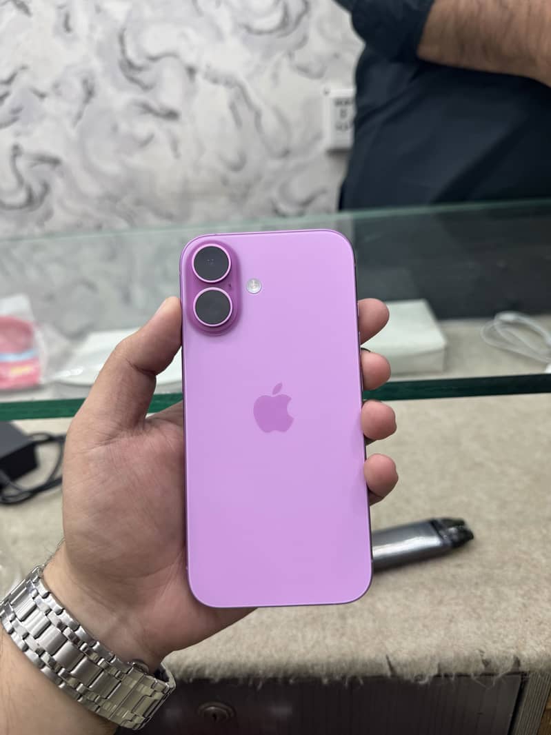 Apple iPhone 16 1