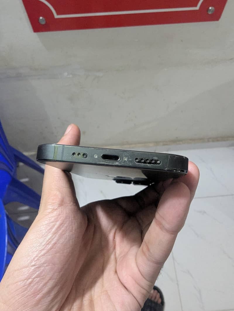 Apple iPhone 13 Pro 2