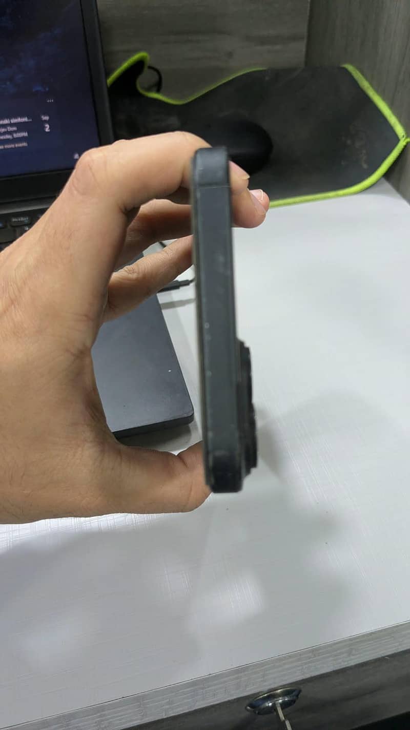 Apple iPhone 15 plus 2