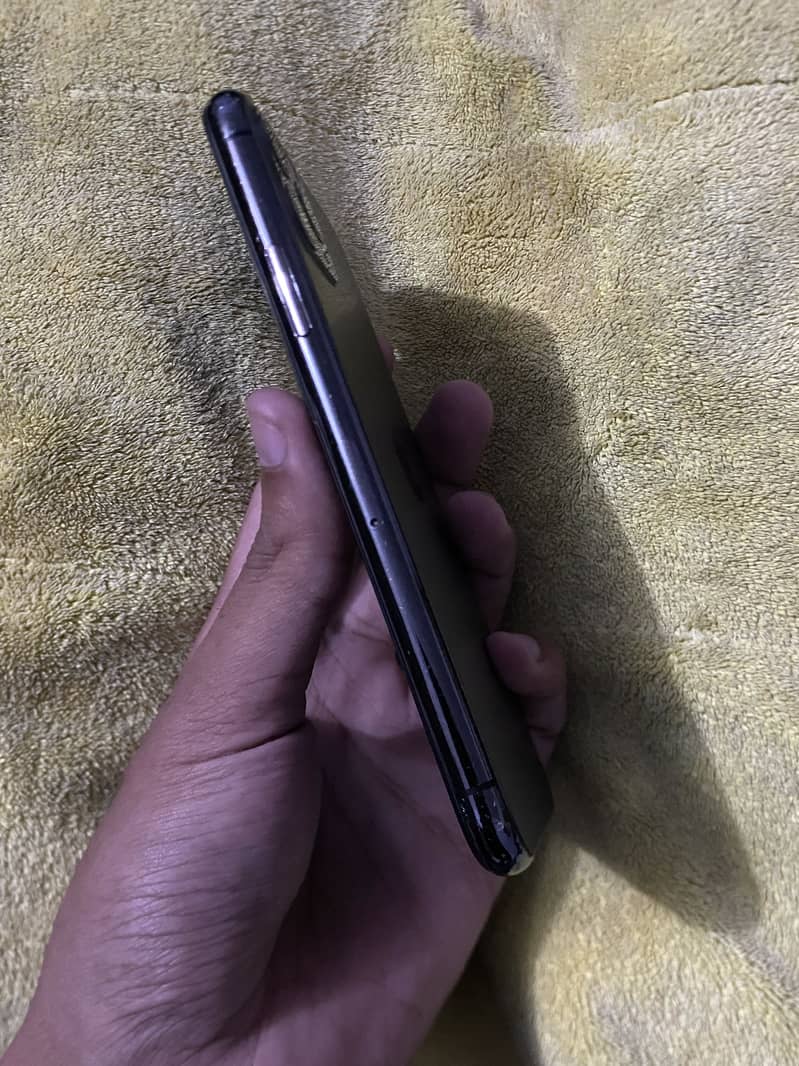 Apple iPhone 11 Pro 1
