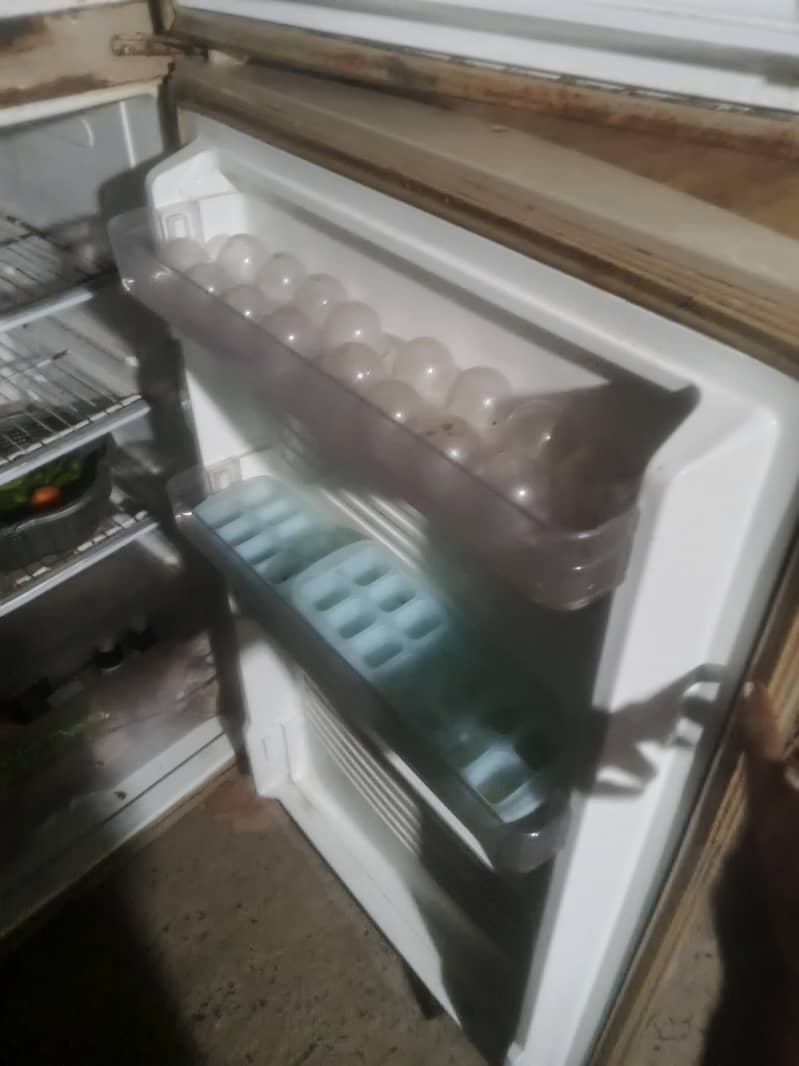 Normal Size Fridge. Normal Cooling 3