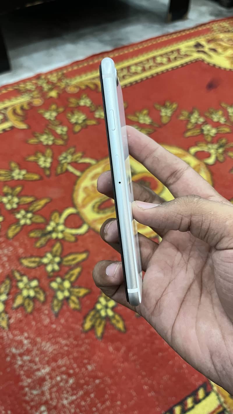 Apple iPhone SE 3