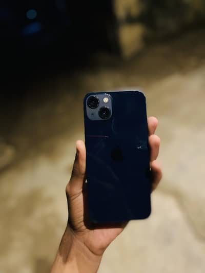 Apple iPhone 13