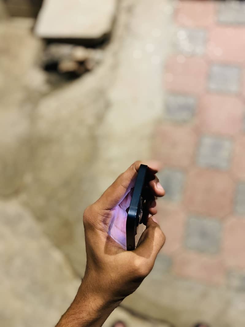 Apple iPhone 13 4