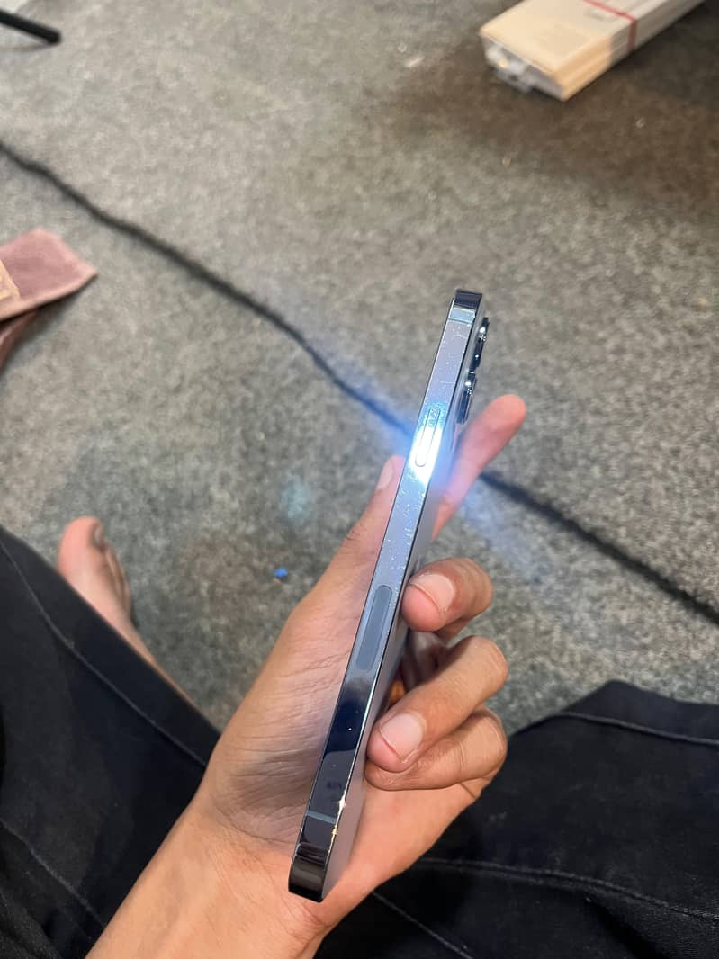 Apple iPhone 13 Pro Max 4