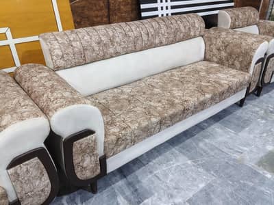 5 seter sofa just 10 days used brand new condition master molti foam