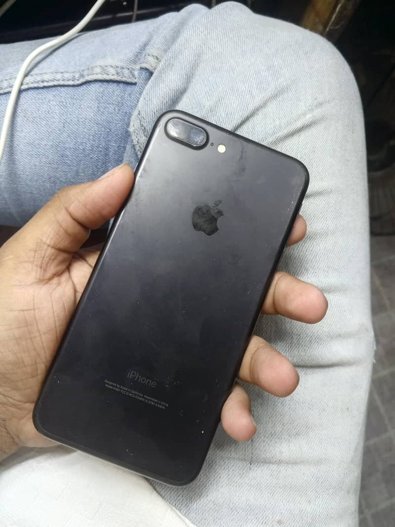 Apple iPhone 7 Plus 6