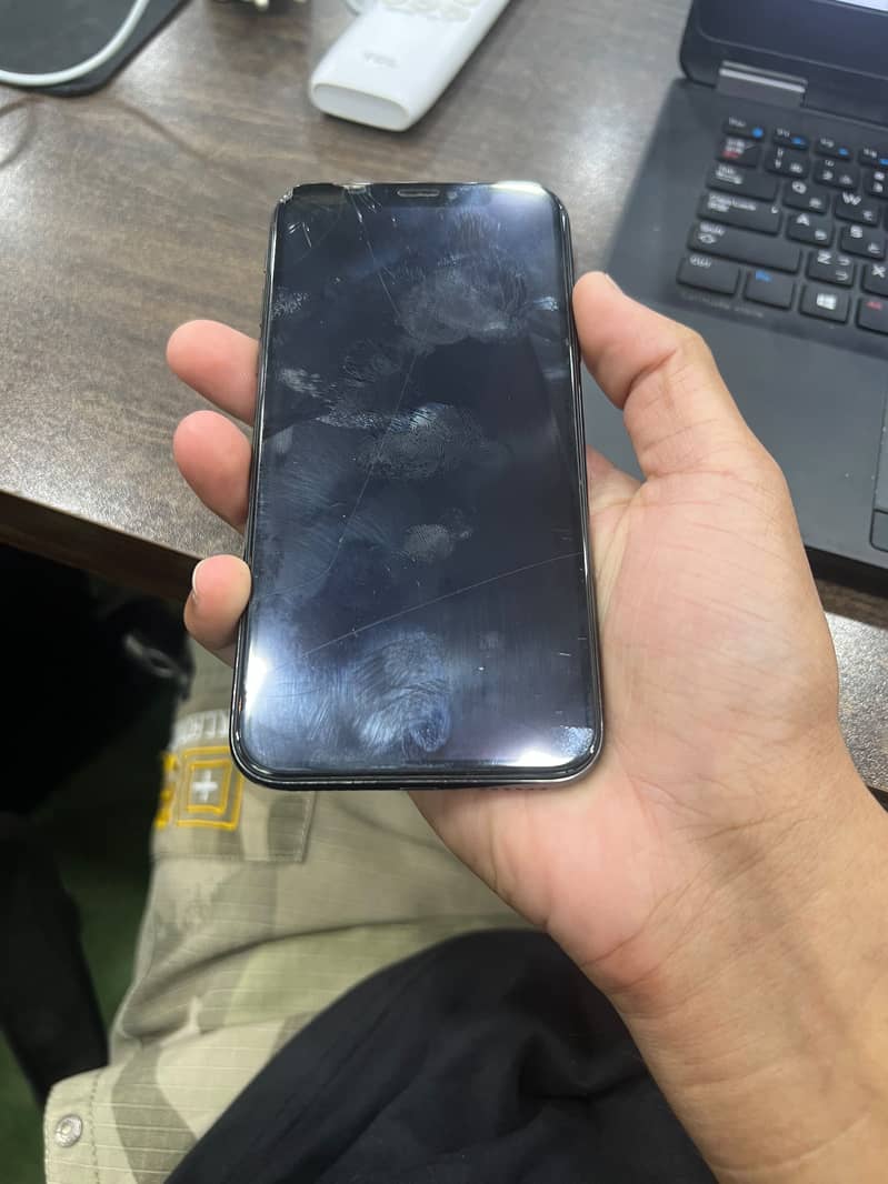 Apple iPhone X 3
