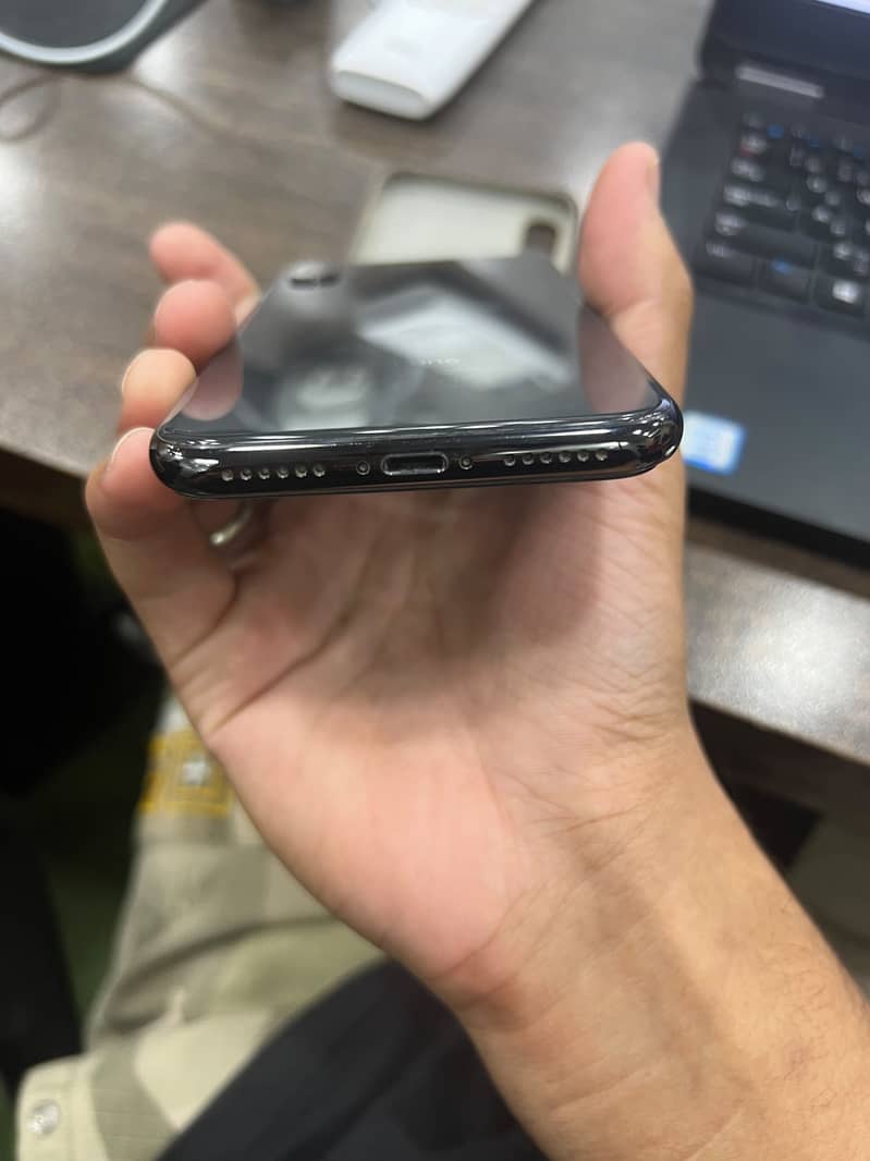 Apple iPhone X 5