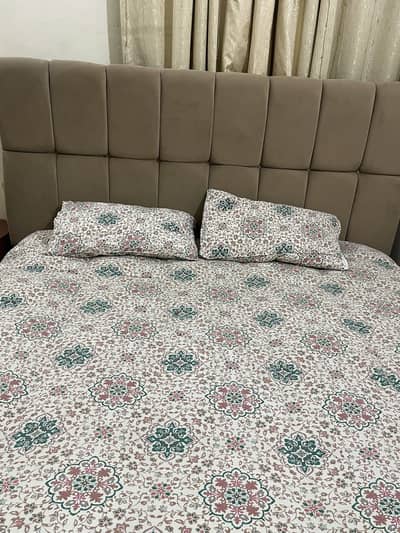 King size  bed poshish in very good condition