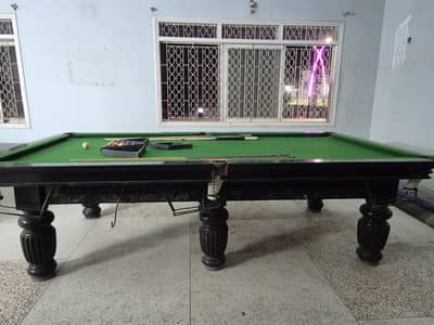 Pre-owned classic Riley pool table, 5 x 9 ft.