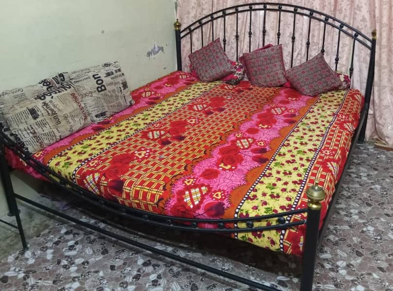 bed side table dressing 0