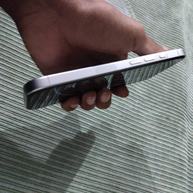 Apple iPhone 16 Pro 1