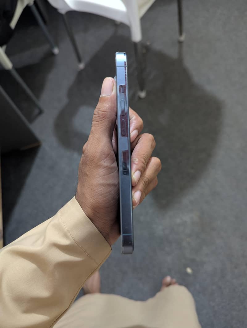 Apple iPhone 13 Pro 2