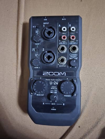 Zoom U-24 Audio Interface With Box and Accessories