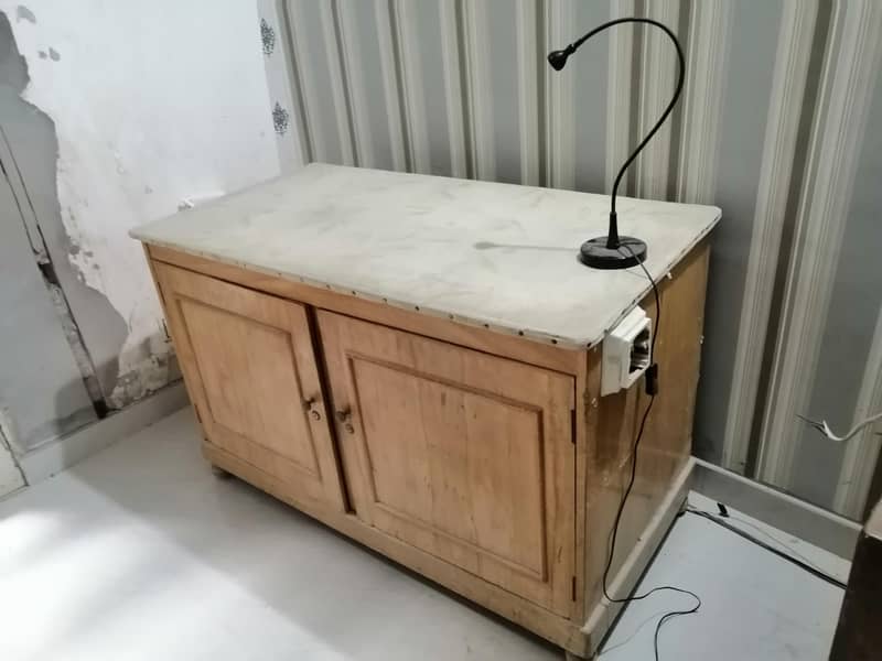 Iron table 0