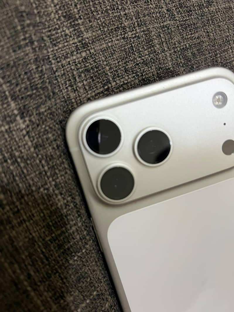 Apple iPhone 17 Pro Max 2