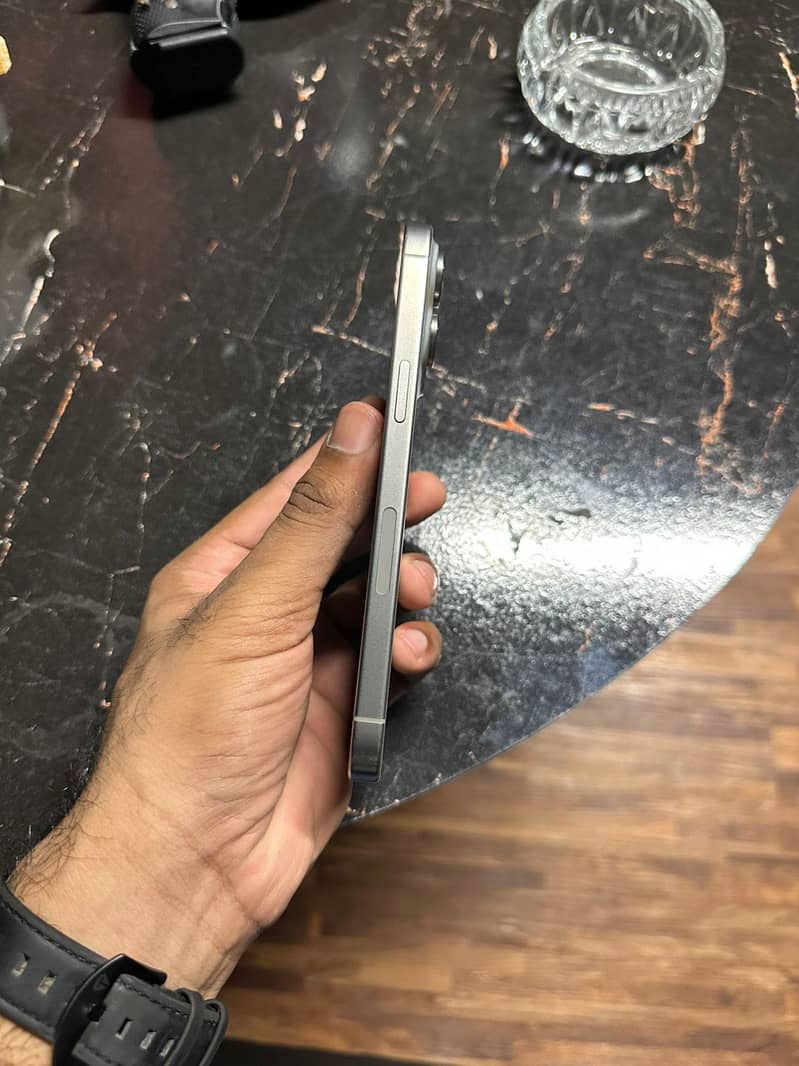 Apple iPhone 15 Pro Max 3