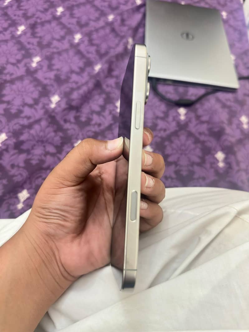 Apple iPhone 16 Pro Max 1