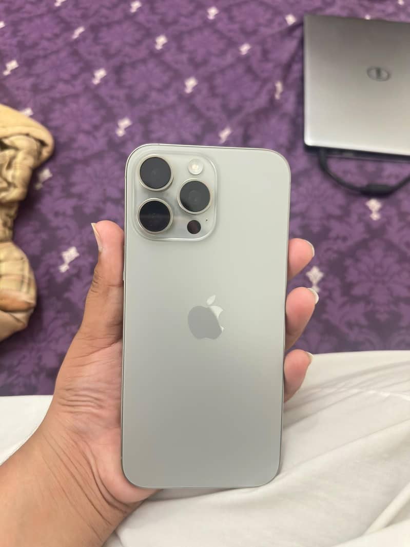 Apple iPhone 16 Pro Max 2