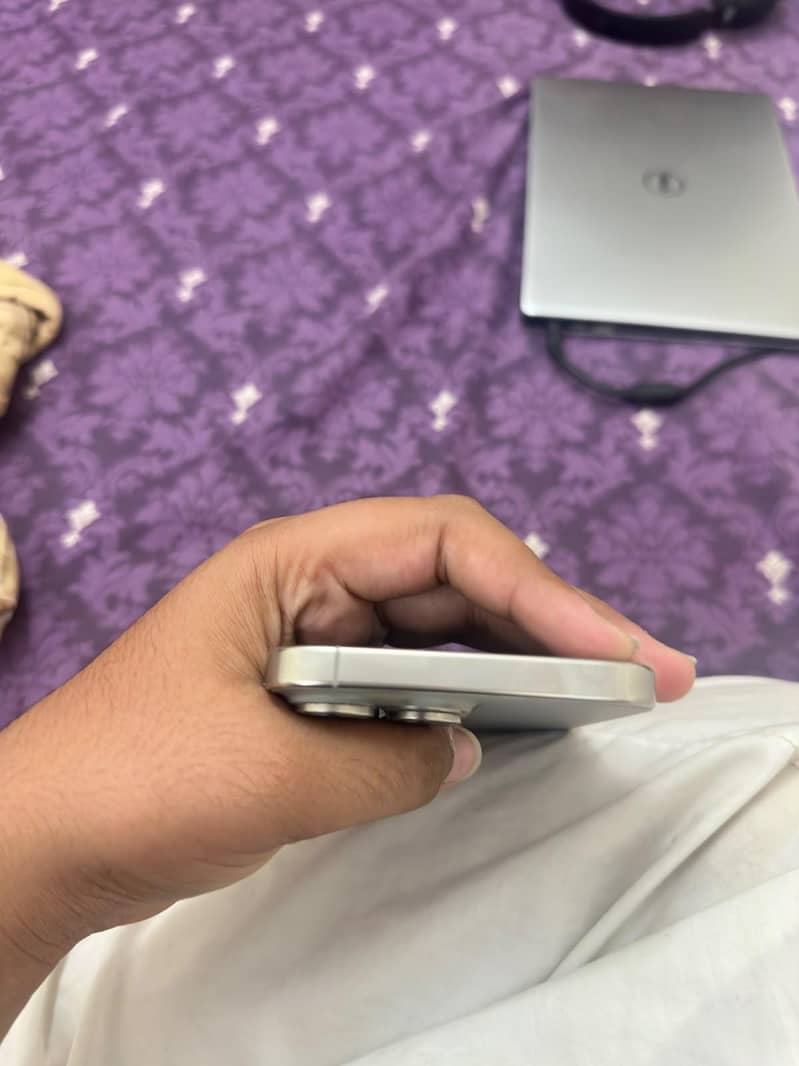 Apple iPhone 16 Pro Max 5