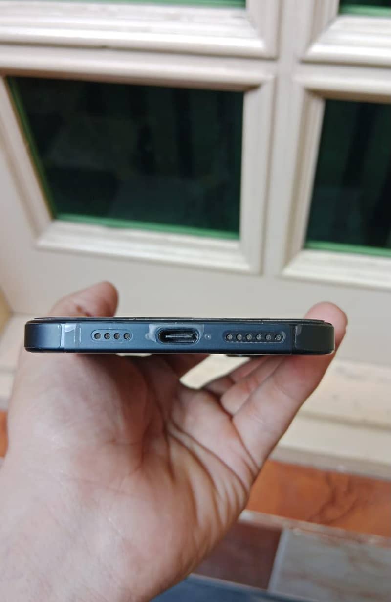 Apple iPhone 16 Plus 2
