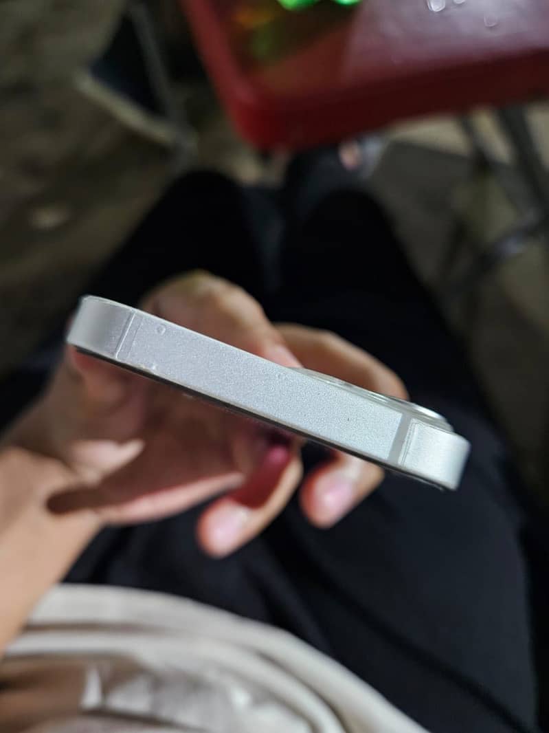 Apple iPhone 13 mini 1