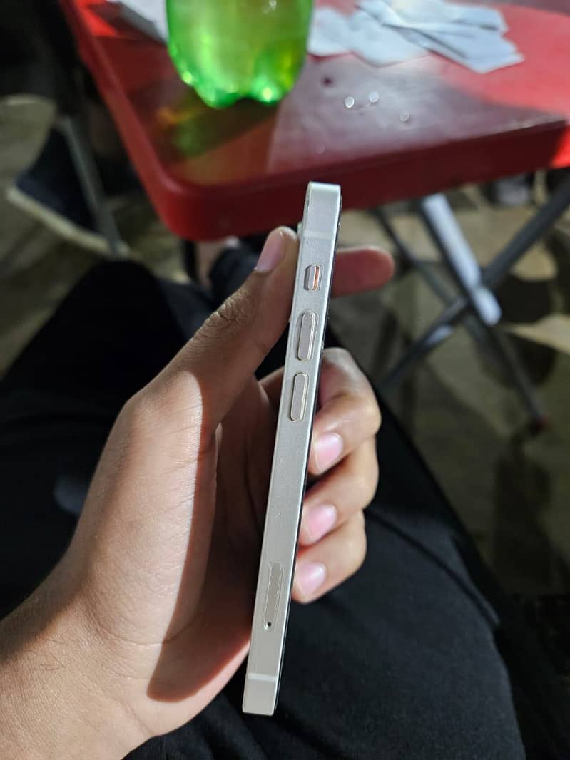 Apple iPhone 13 mini 4