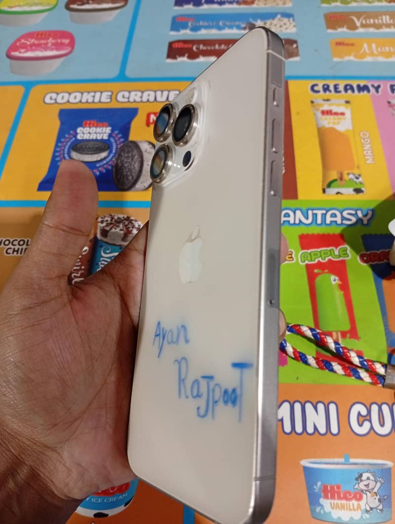 Apple iPhone 15 Pro Max 2