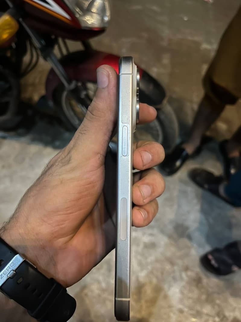 Apple iPhone 15 Pro Max 7