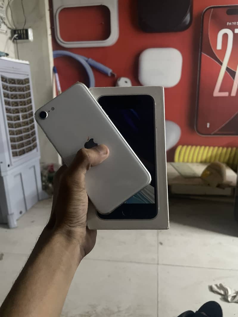 Apple iPhone SE 3