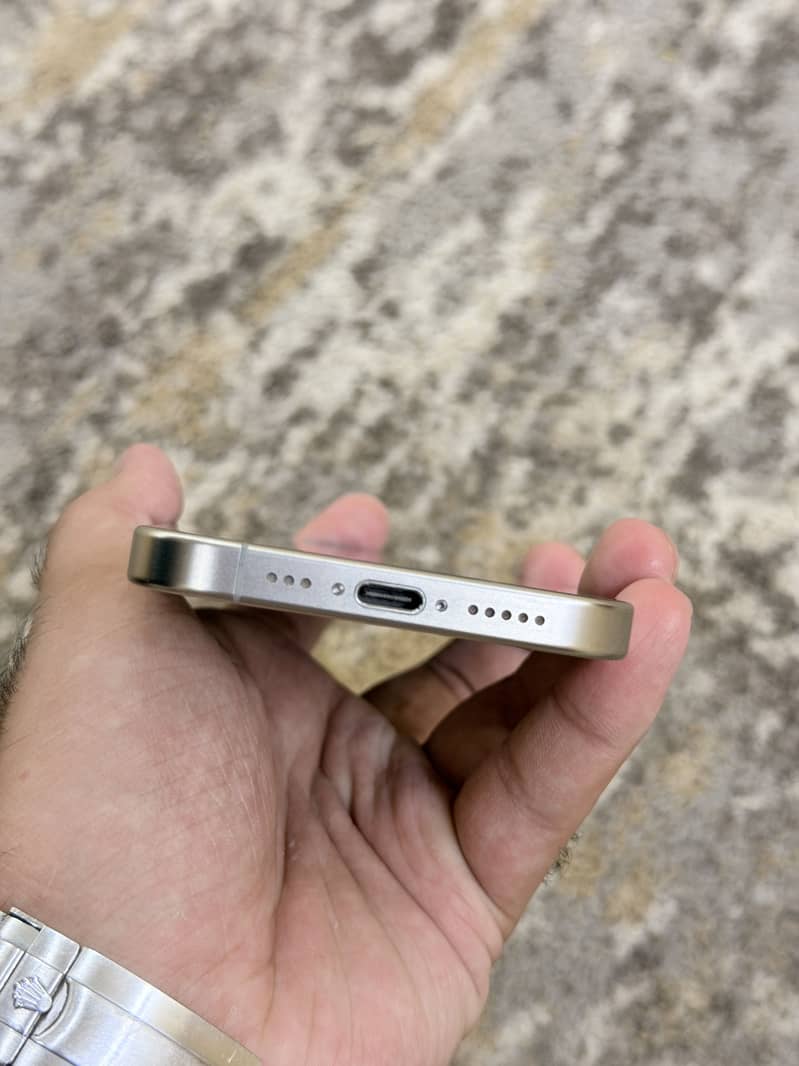 Apple iPhone 15 Pro 2