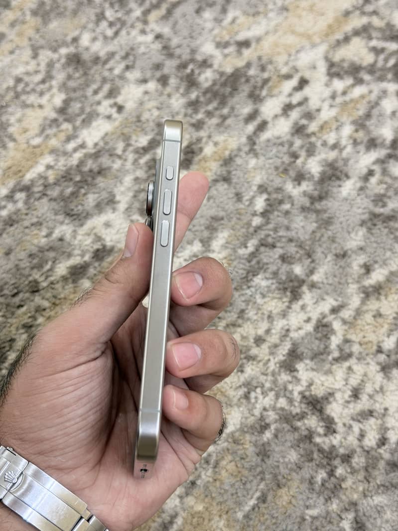 Apple iPhone 15 Pro 3