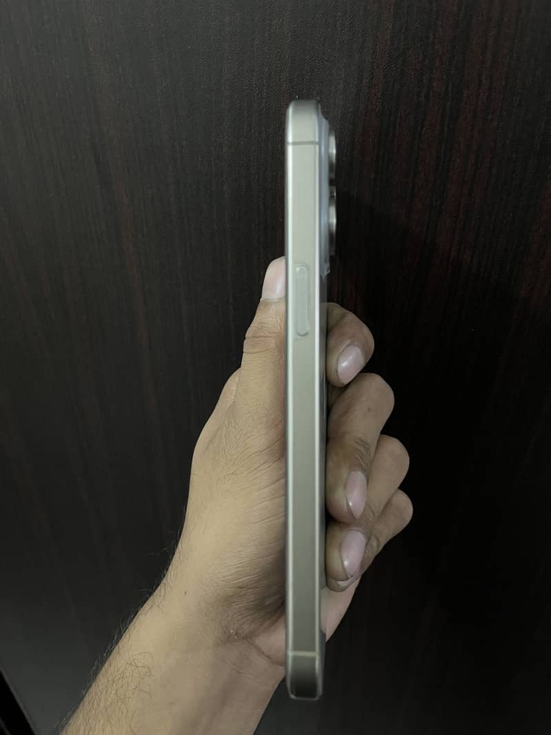 Apple iPhone 15 Pro Max 2
