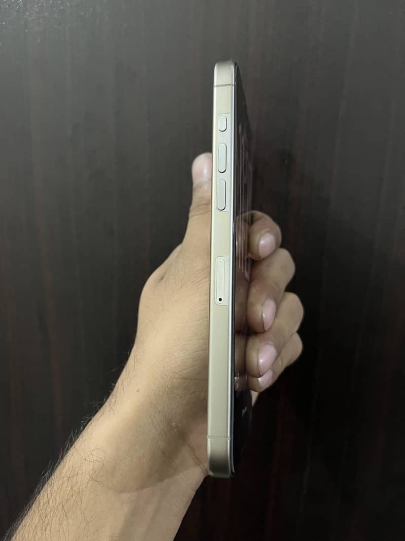 Apple iPhone 15 Pro Max 4