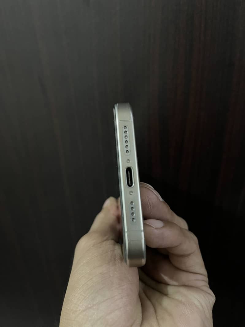 Apple iPhone 15 Pro Max 6