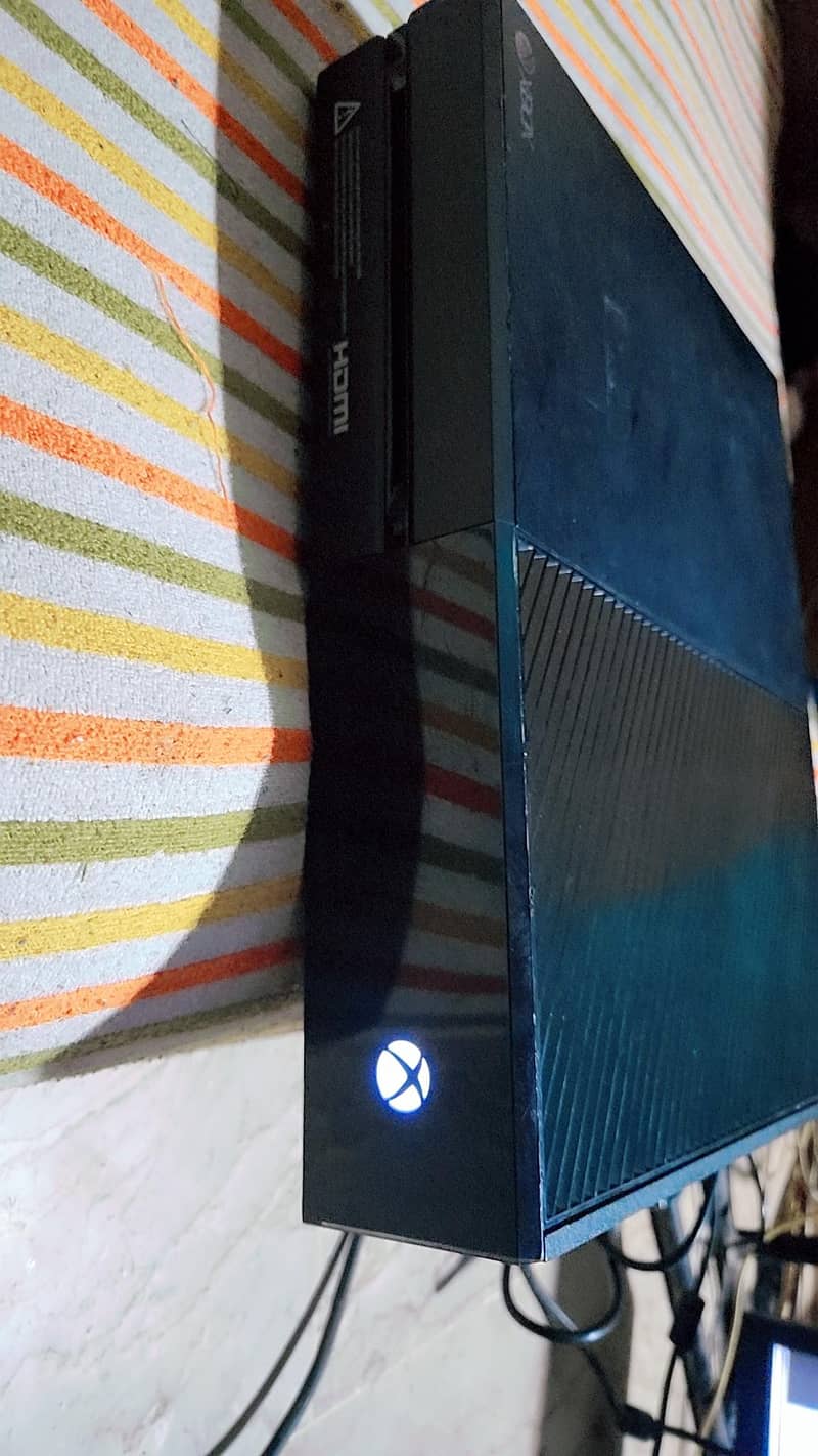 Xbox one with controller or games 3