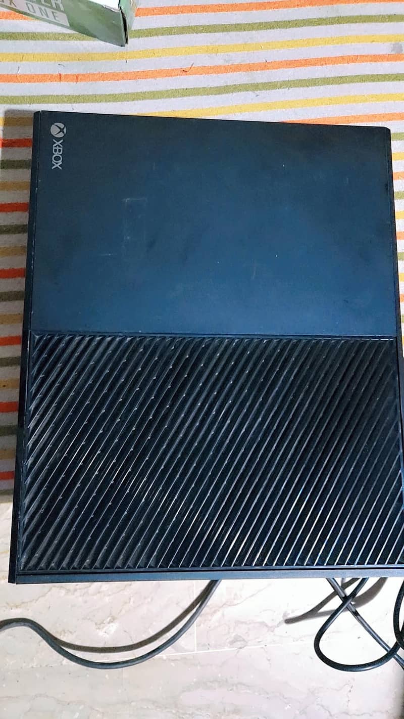 Xbox one with controller or games 5