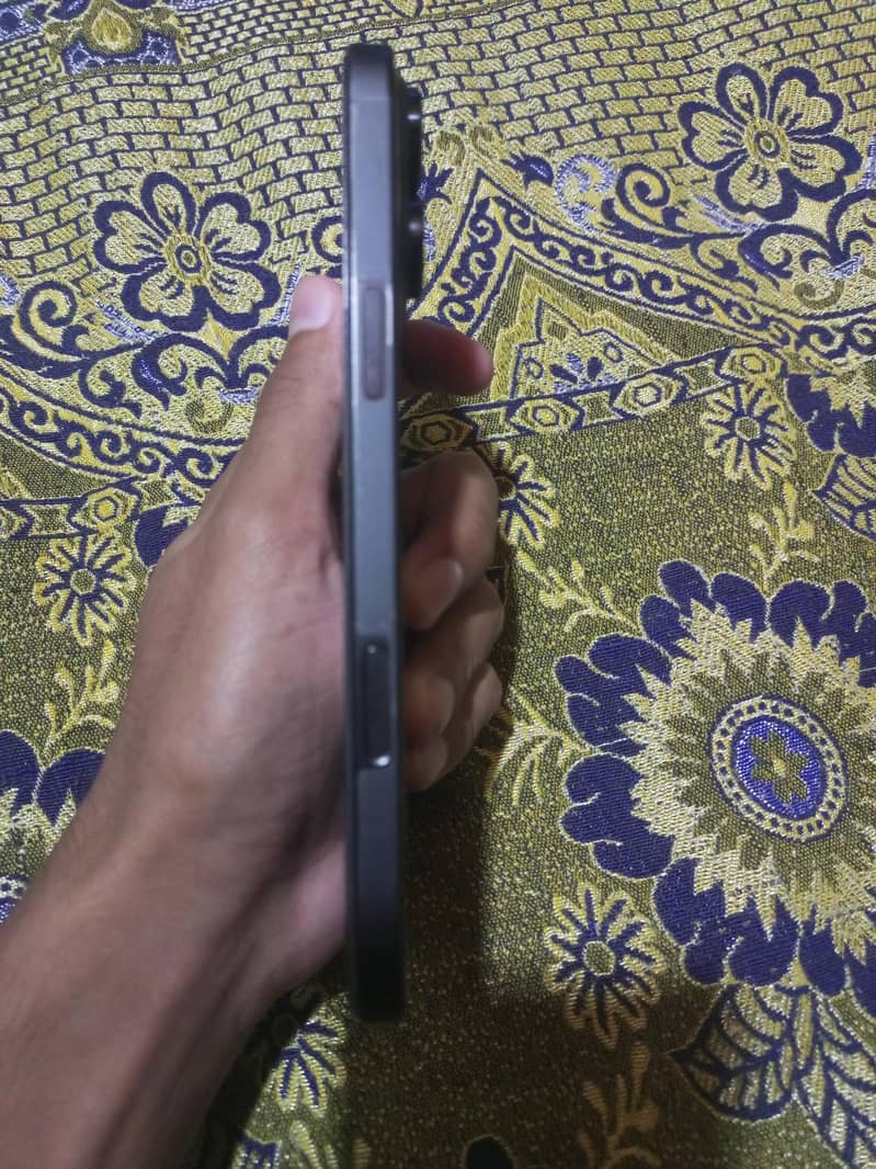 apple iPhone 16 Pro Max 1