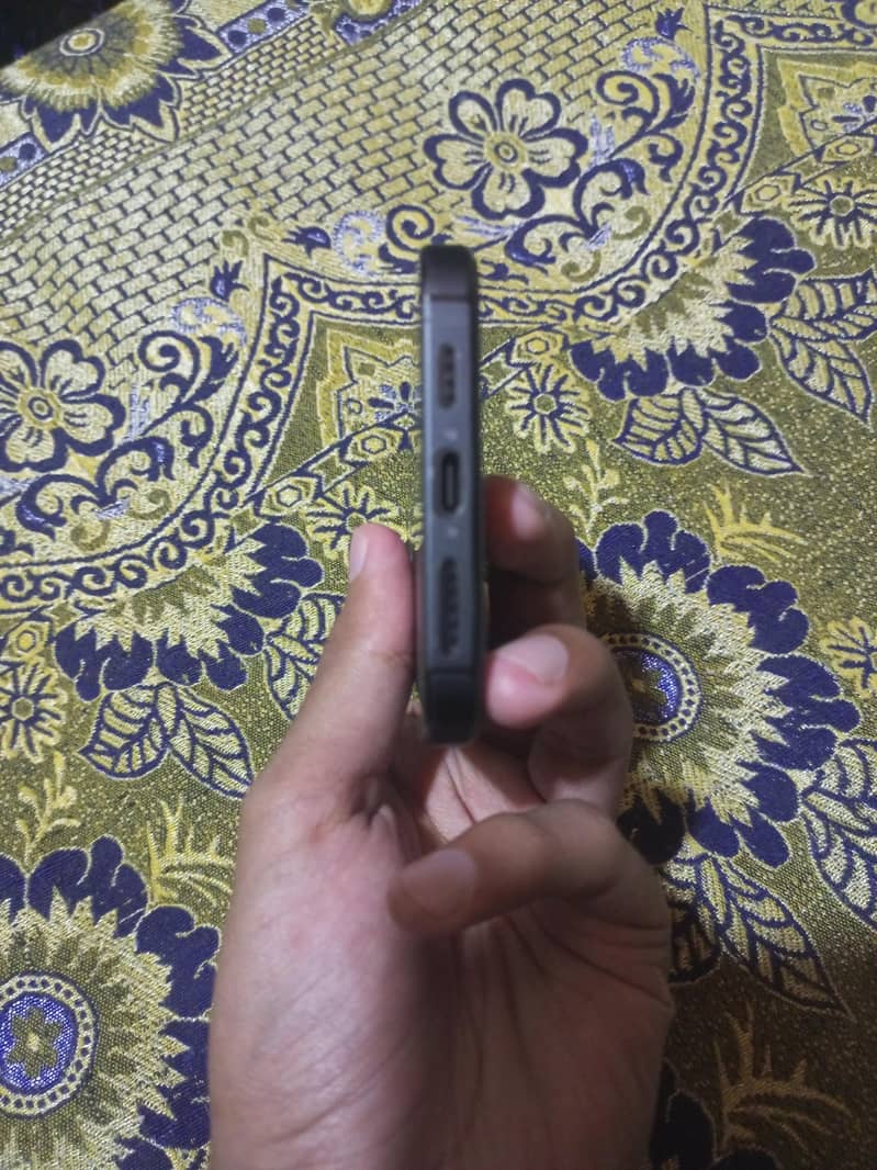 apple iPhone 16 Pro Max 3