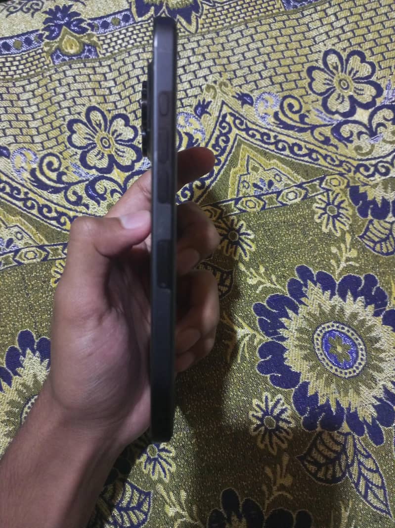 apple iPhone 16 Pro Max 4